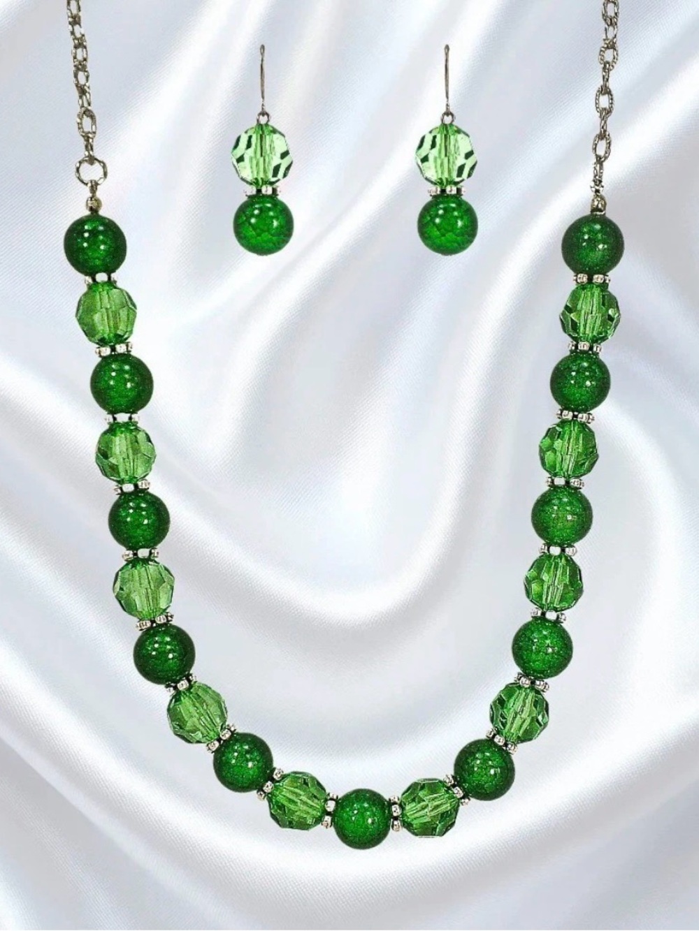 Green Beaded Necklace an Earring Set Women's Fashion Glass Jewelry Dressy New